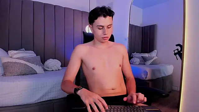 liam_salvatoreen Webbikameraesitys