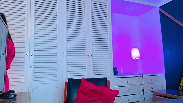 แชท XXX สดของ Adel_Nesbiit