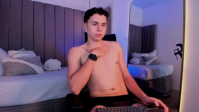 Show modela liam_salvatoree na web-kameri