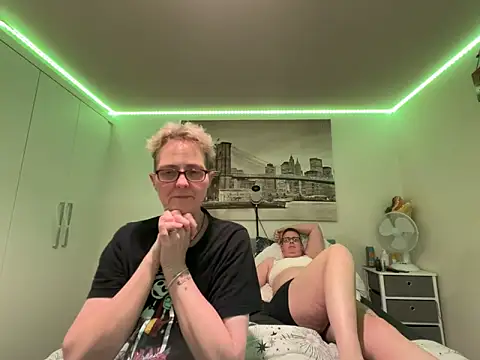 Curvy-Jinx Chat XXX live