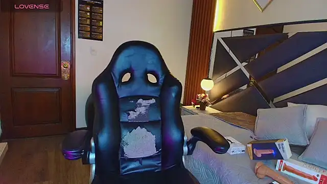 Kittie_Vixen Show in webcam