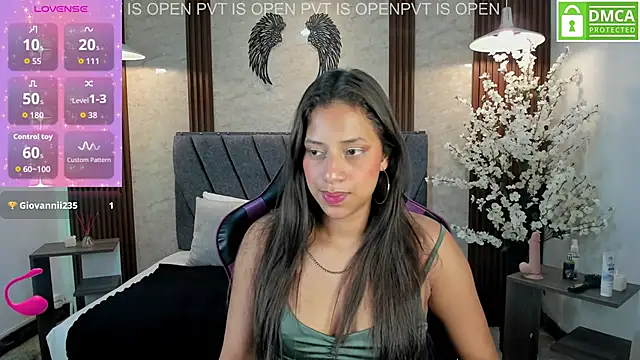 Atiena_ Adlı Modelin Canlı XXX Sohbeti