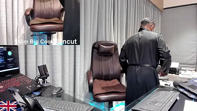 OnlineBossUK 即時 XXX 聊天