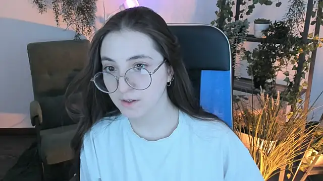 VirtuallVoyant's Live XXX Chat