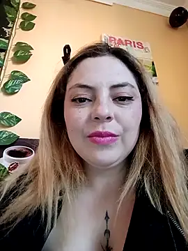 madelaine-'s Live XXX Chat