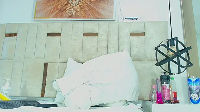 Sara_BigAss-'s Live XXX Chat