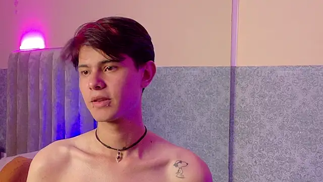 Chat XXX en directo de Derek_Sinn