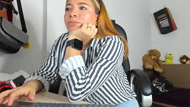 alma_fenix élő XXX-chatje