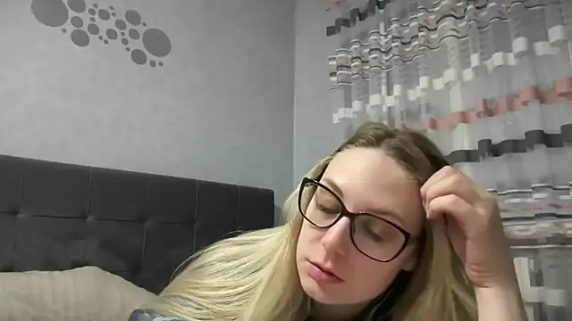XXX chat uživo modela NikexPretty