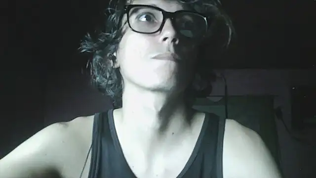 cherryuwu: διαδικτυακό σόου στην κάμερα