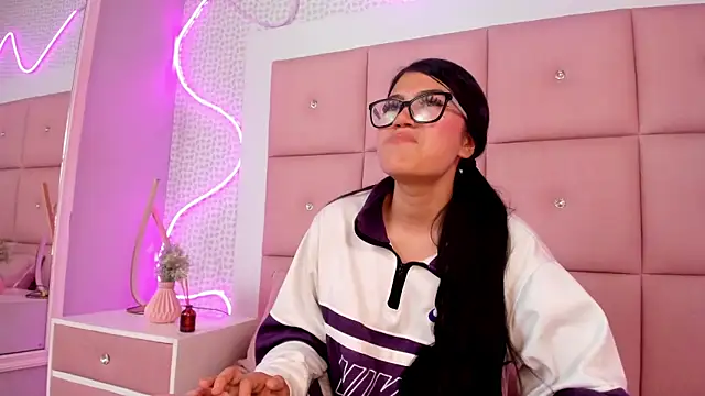 AMBERFONSECA Adlı Modelin Canlı XXX Sohbeti