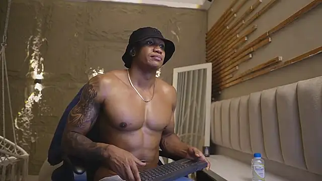 XXX chat uživo modela Logan_Varela