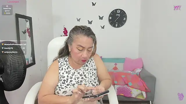 stepmother_105n Live XXX chat