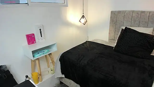 GiaFox_'s Live XXX Chat