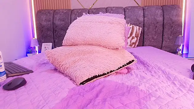 naia_blessed's Live XXX Chat