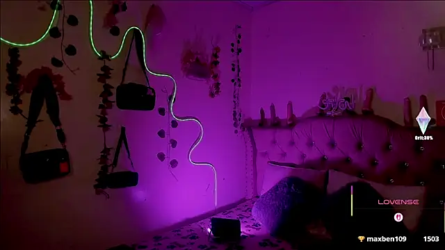 Show modela Cata_MW na web-kameri