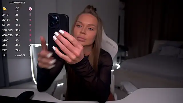 eVvushka's Live XXX Chat