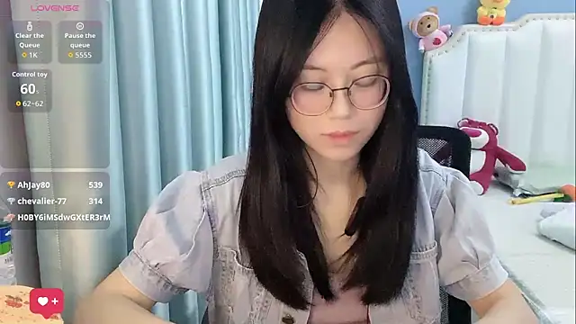 Luna-666 在線直播表演