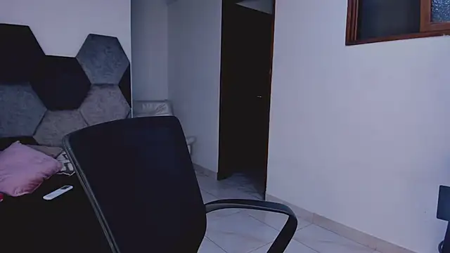 Chat XXX ao vivo de MikaelaStone