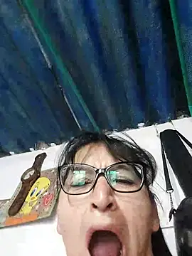 clarita_01 élő XXX-chatje