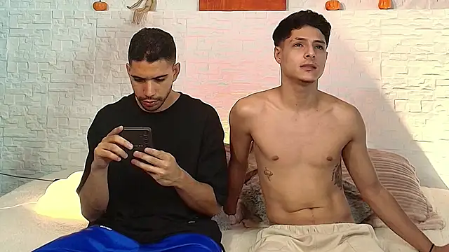 Pertunjukan Kamera Web Eliassalvatore_