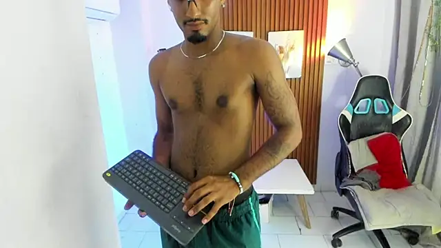 Darwin_mayo Show in webcam