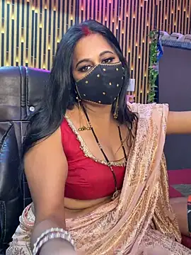 item_GirI: διαδικτυακό σόου στην κάμερα