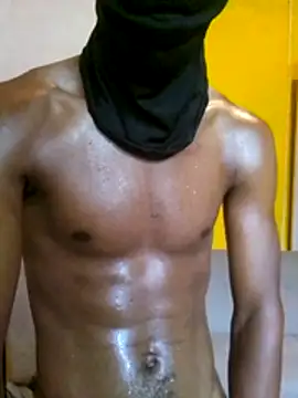 876tom Show in webcam