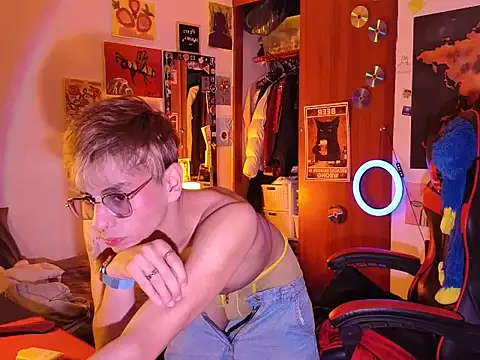 the_princeRed: διαδικτυακό σόου στην κάμερα