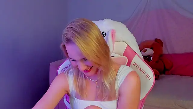 ElaraVoltage live XXX chat