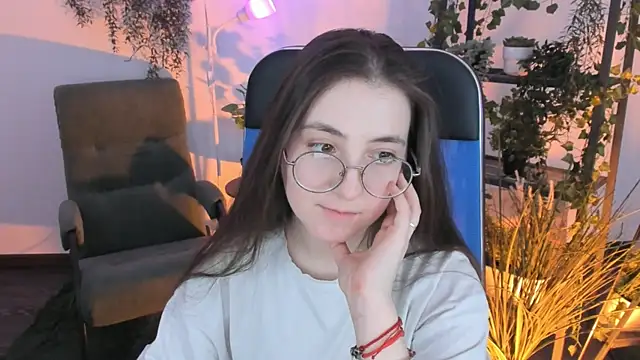 VirtuallVoyant's Live XXX Chat