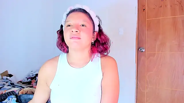 Emily_Coper18 Chat XXX in diretta