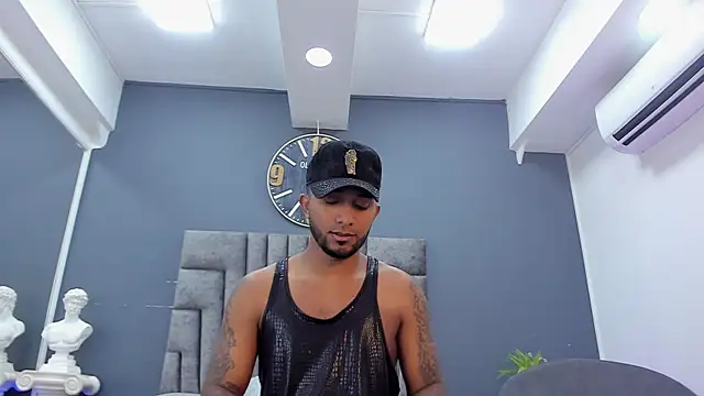 Robin_Rief: διαδικτυακό σόου στην κάμερα