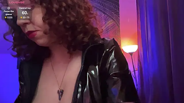 แชท XXX สดของ Helena__Femdom