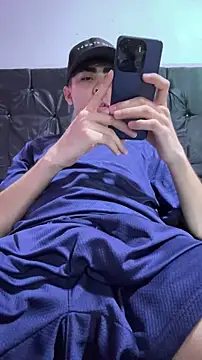 Pokazy przed kamerką – michaell_twinkk