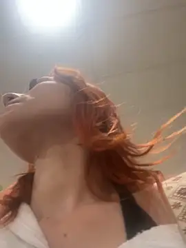 ThornsandHoney: διαδικτυακό σόου στην κάμερα