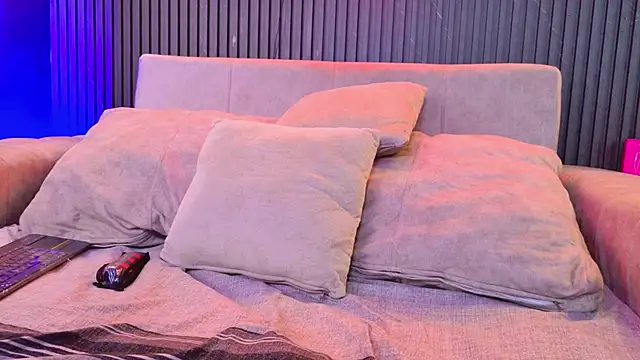 Chatroom XXX en direct de HannaMiller01_