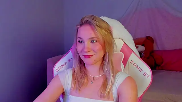 ElaraVoltage Pertunjukan Webcam