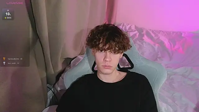 cute_thomas Show Webcam