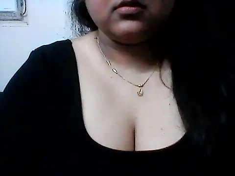 radhikkaa élő XXX-chatje