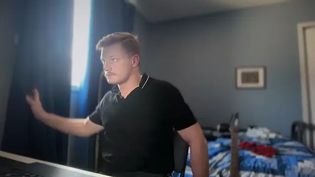 lustylyndon: διαδικτυακό σόου στην κάμερα