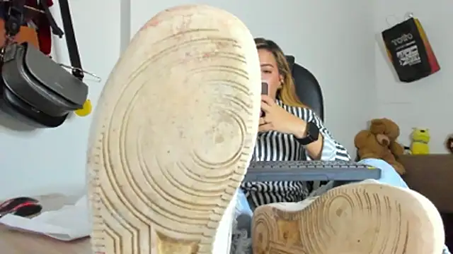 alma_fenix লাইভ XXX চ্যাট