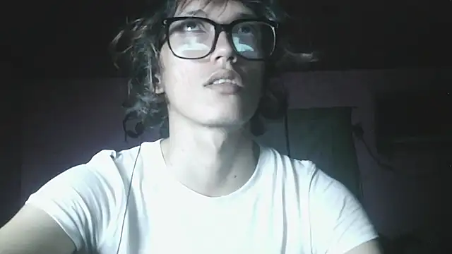 cherryuwu: διαδικτυακό σόου στην κάμερα