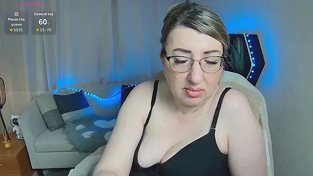 KKMimiKKのライブXXXチャット