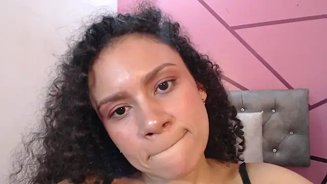 Živý XXX chat Little18Doll