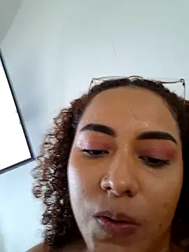 curly_girl_31 Adlı Modelin Canlı XXX Sohbeti