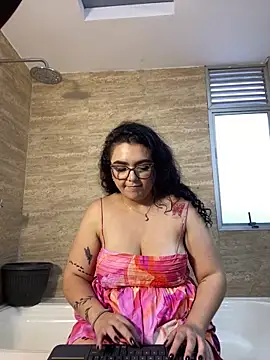 دردشة AlmaraRouge الجنسية المباشرة