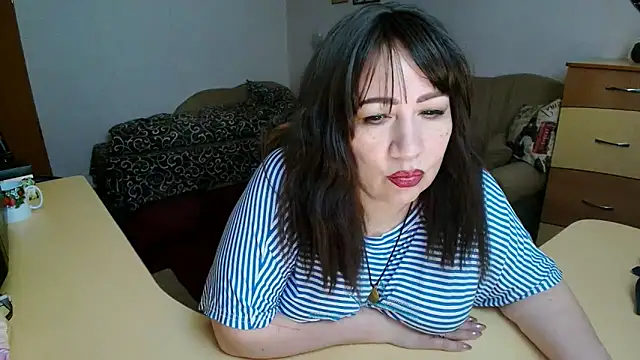 Lucretia_Goldi_: απευθείας συνομιλία ΧΧΧ