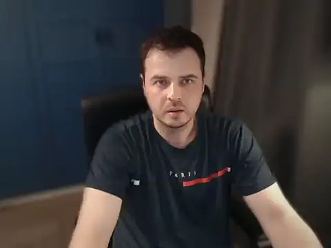 Show modela CuteMan33 na web-kameri