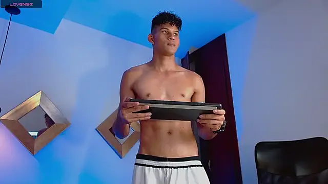 KamiSuarez 现场XXX聊天